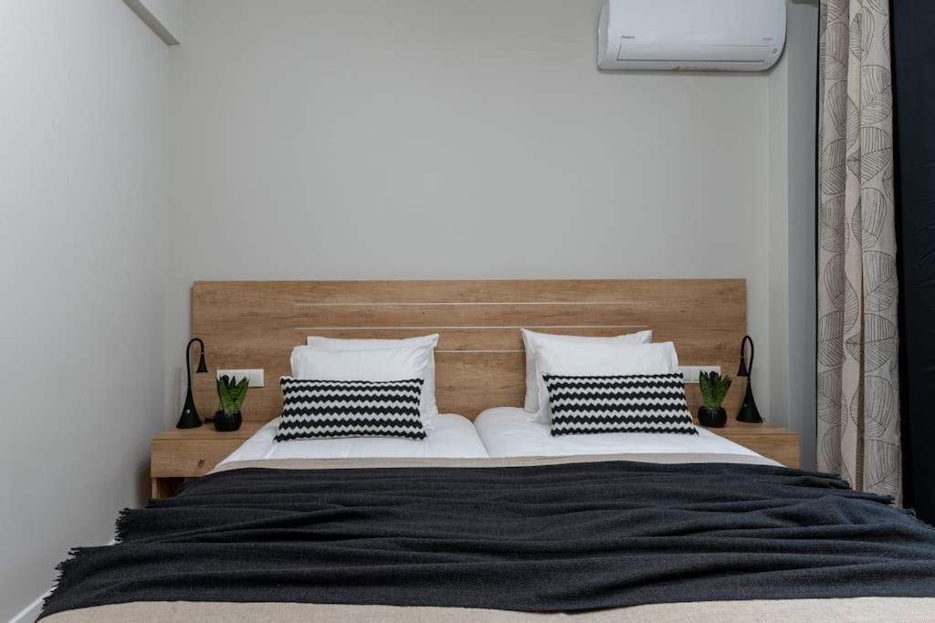 Stylish Abode Under Acropolis W/ Sunny Courtyard! Apartment Athens Luaran gambar