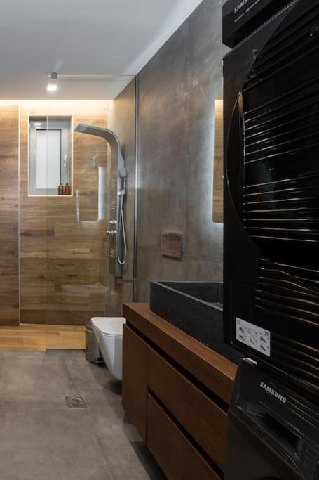 Stylish Abode Under Acropolis W/ Sunny Courtyard! Apartment Athens Luaran gambar
