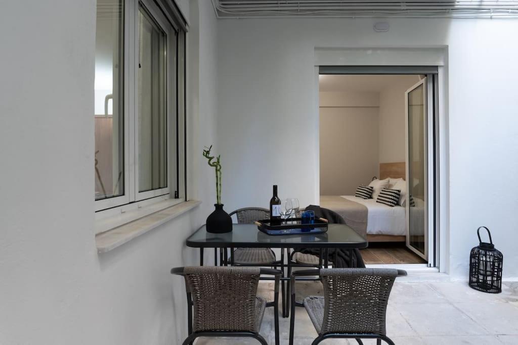 Stylish Abode Under Acropolis W/ Sunny Courtyard! Apartment Athens Luaran gambar