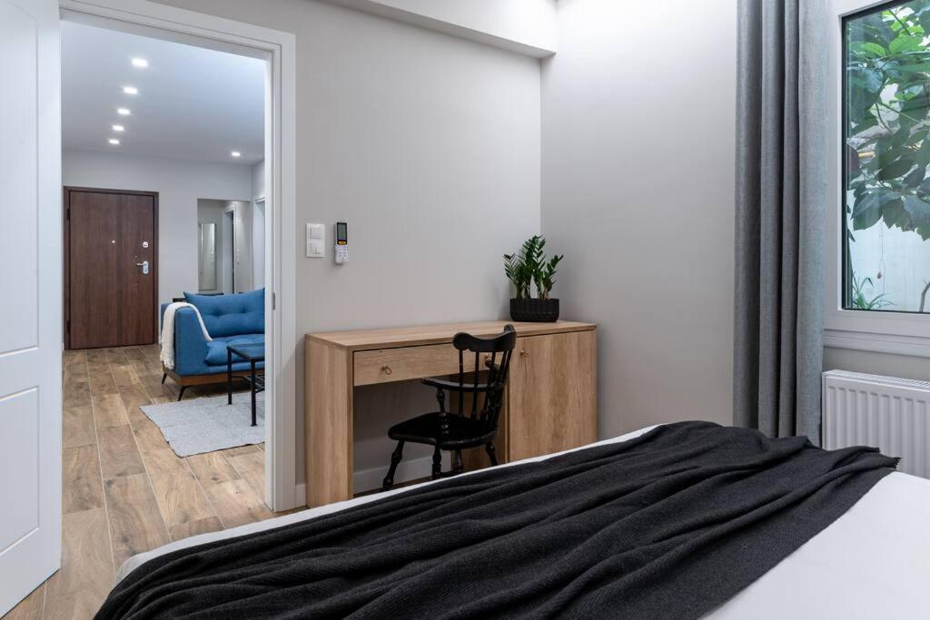Stylish Abode Under Acropolis W/ Sunny Courtyard! Apartment Athens Luaran gambar