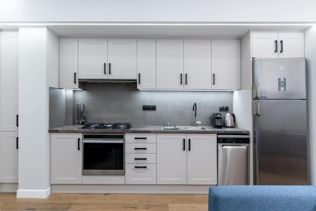 Stylish Abode Under Acropolis W/ Sunny Courtyard! Apartment Athens Luaran gambar
