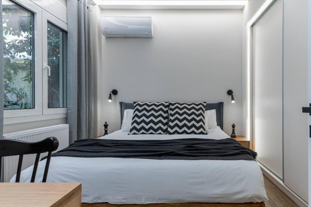Stylish Abode Under Acropolis W/ Sunny Courtyard! Apartment Athens Luaran gambar